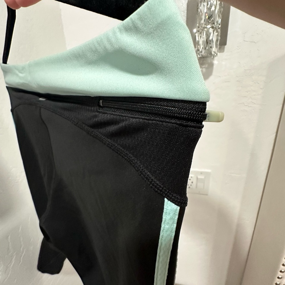 Bundle! Adidas 3/4 Running Tights - Picture 7 of 7